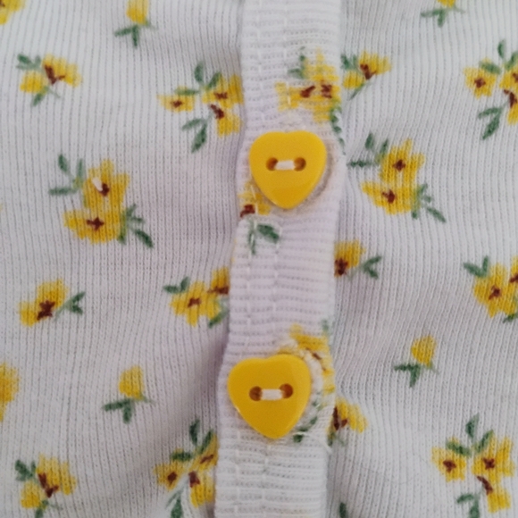 White cropped floral pattern shirt with heart buttons - Picture 3 of 5